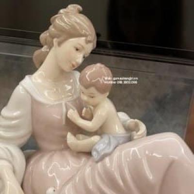 TƯỢNG TÂY BAN NHA MẸ VÀ BÉ